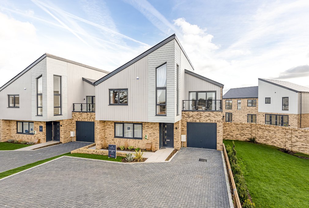 Houses in Station Road, Rainham Kent ME8 7QZ New Homes