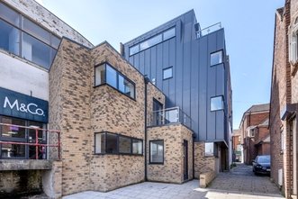 Semi-detached House to rent - High Street