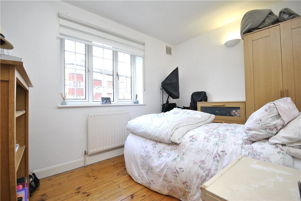 Apartment for sale in Amblecote Road, , SE12 Acorn
