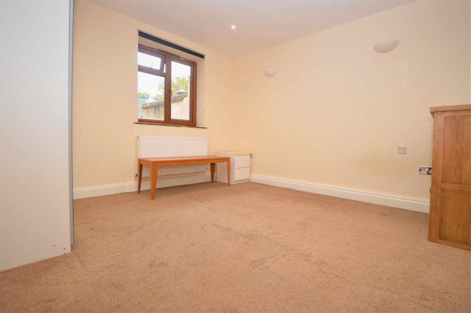 Flat to rent in 66 Gibbon Road, London, , SE15 Acorn