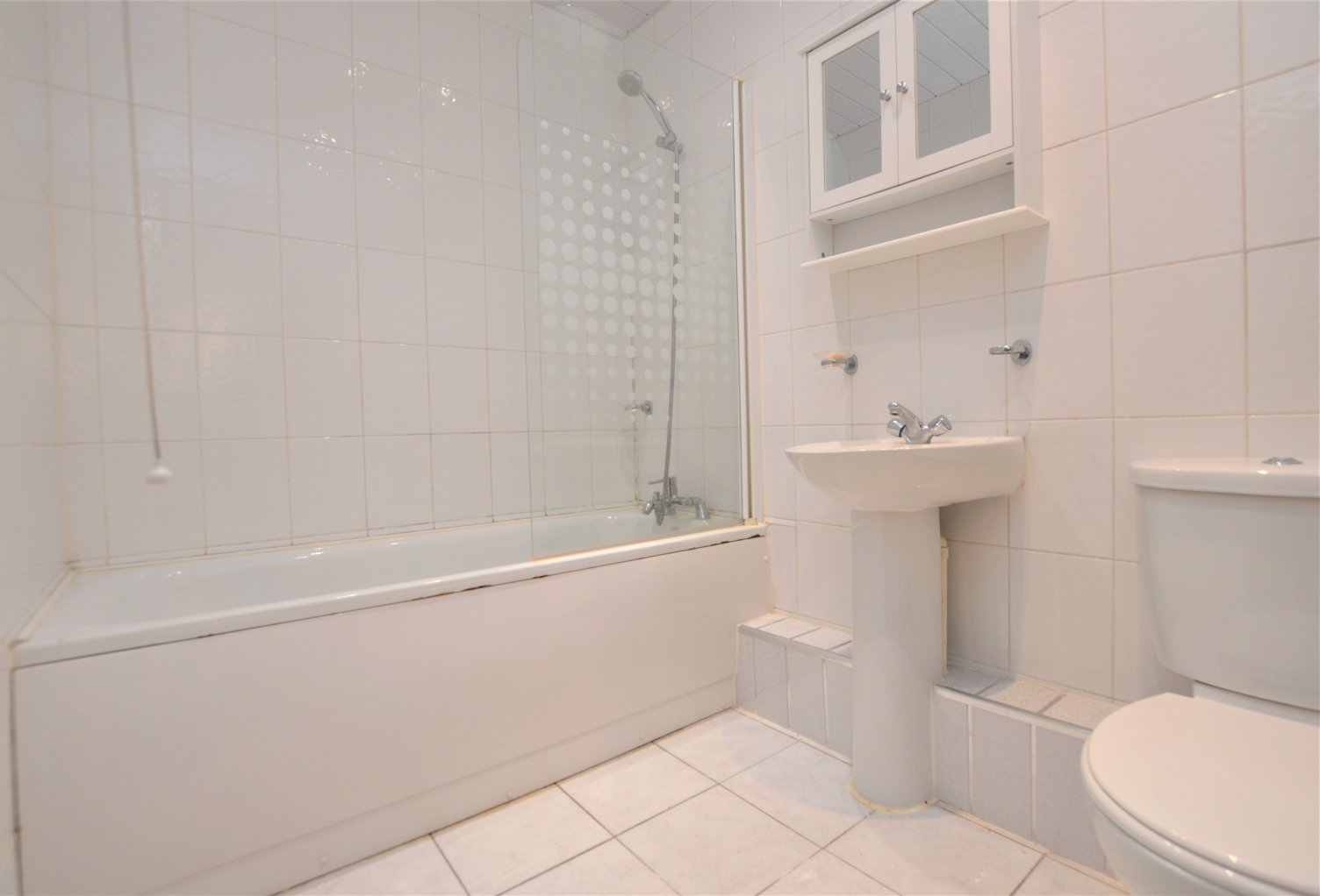 Flat to rent in 66 Gibbon Road, London, , SE15 Acorn
