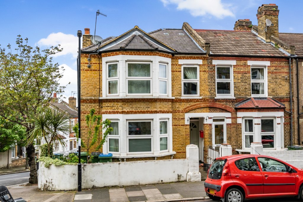 End Of Terrace House for sale in Brewery Road, , SE18 John Payne