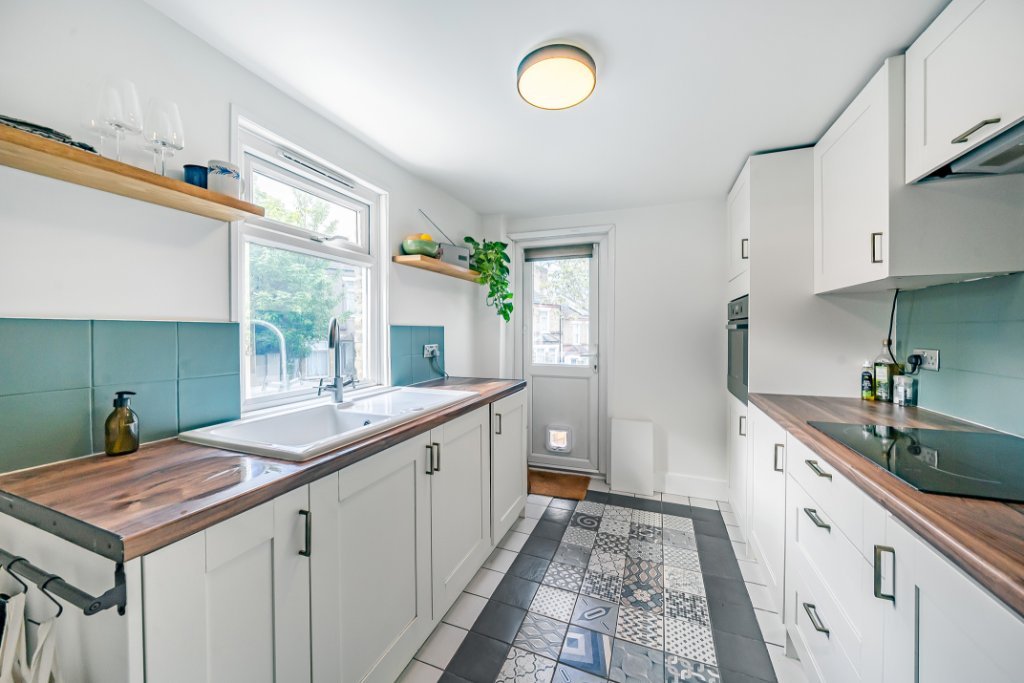 End Of Terrace House for sale in Brewery Road, , SE18 John Payne