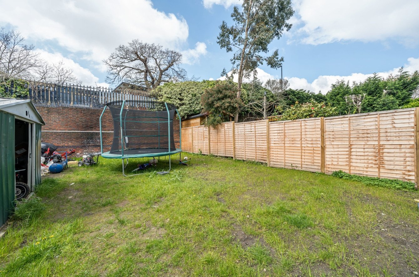 Semidetached House for sale in Rafford Way, , BR1 Acorn