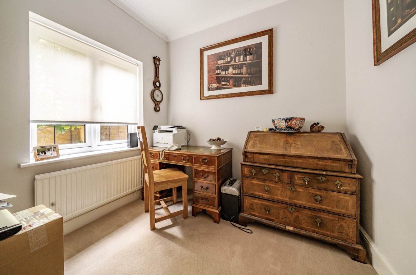 Detached House for sale in Woodclyffe Drive, , BR7 Langford Russell