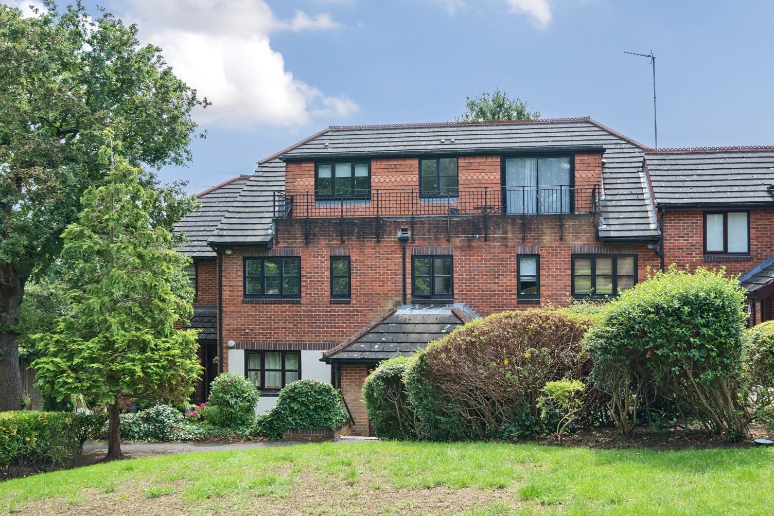 Apartment in Cuthbert Gardens, , SE25 Commercial