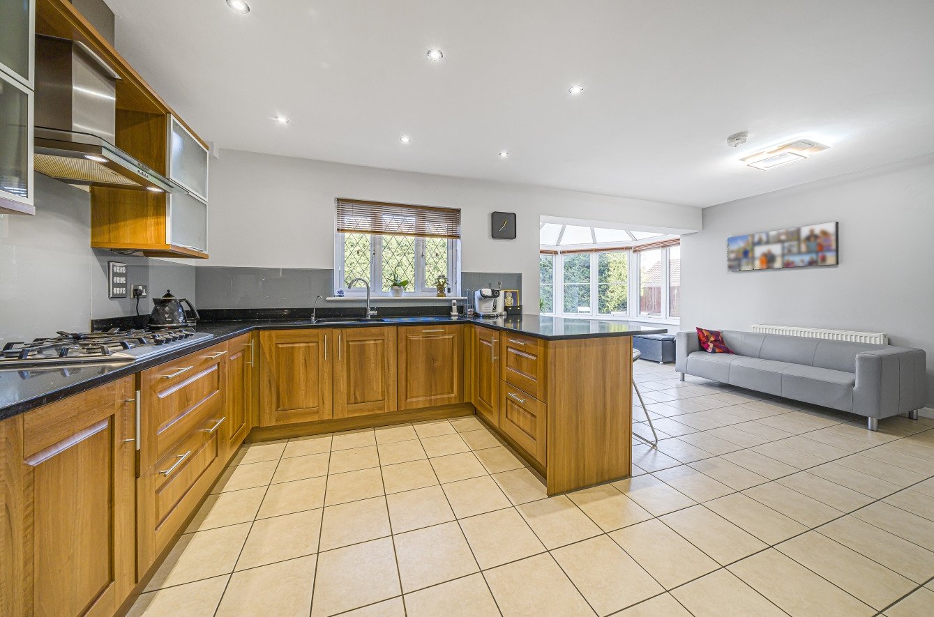 Detached House to rent - Boulter Close, Bromley, BR1