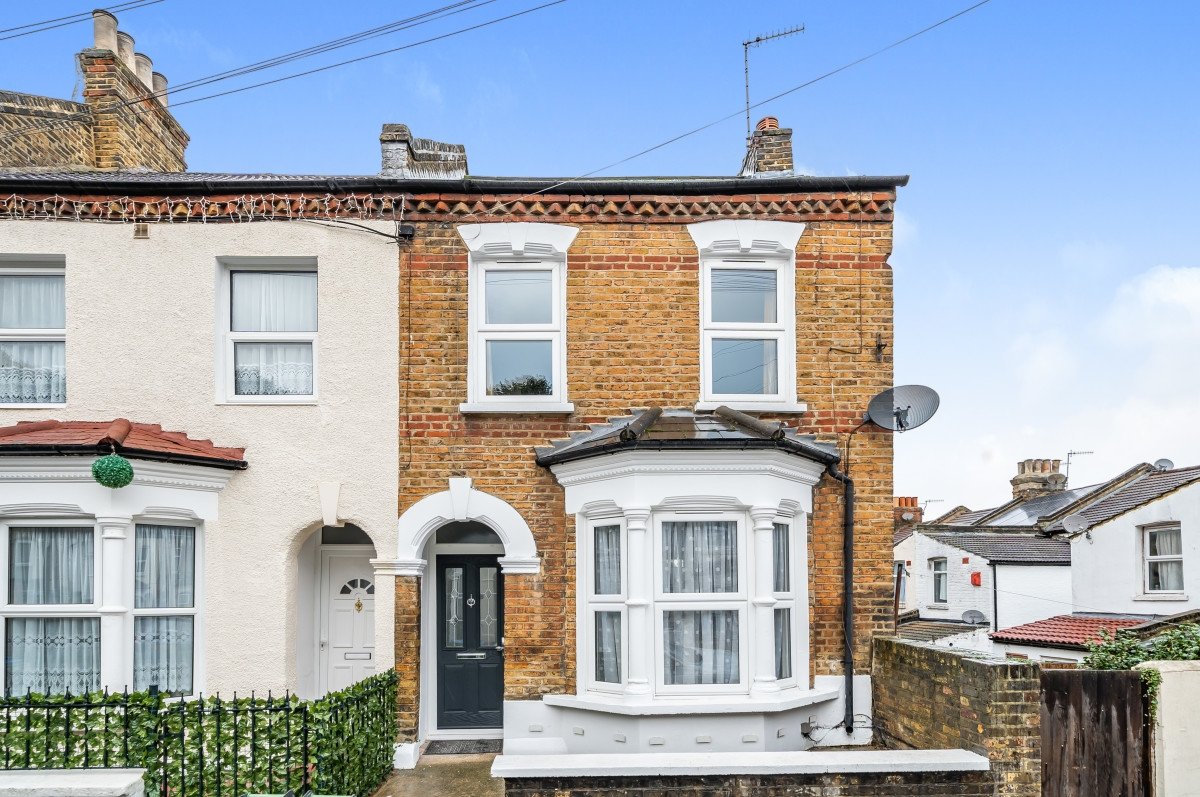 End Of Terrace House to rent - Tewson Road, London, SE18