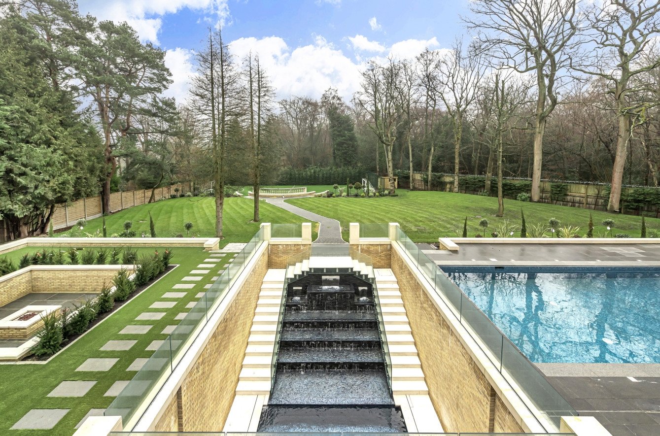 Detached House for sale in Holwood Park Avenue, Locksbottom, , BR6