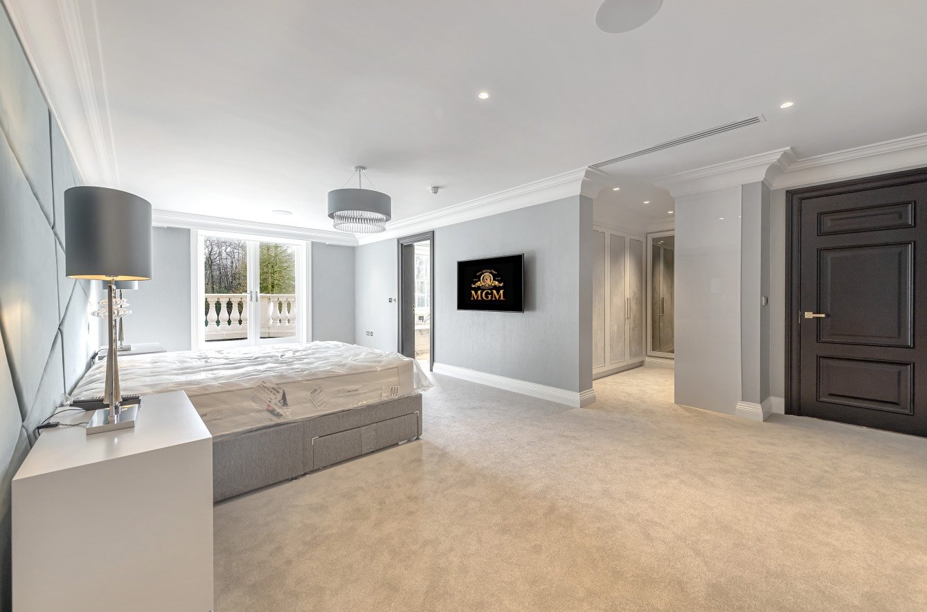 Detached House for sale in Holwood Park Avenue, Locksbottom, , BR6