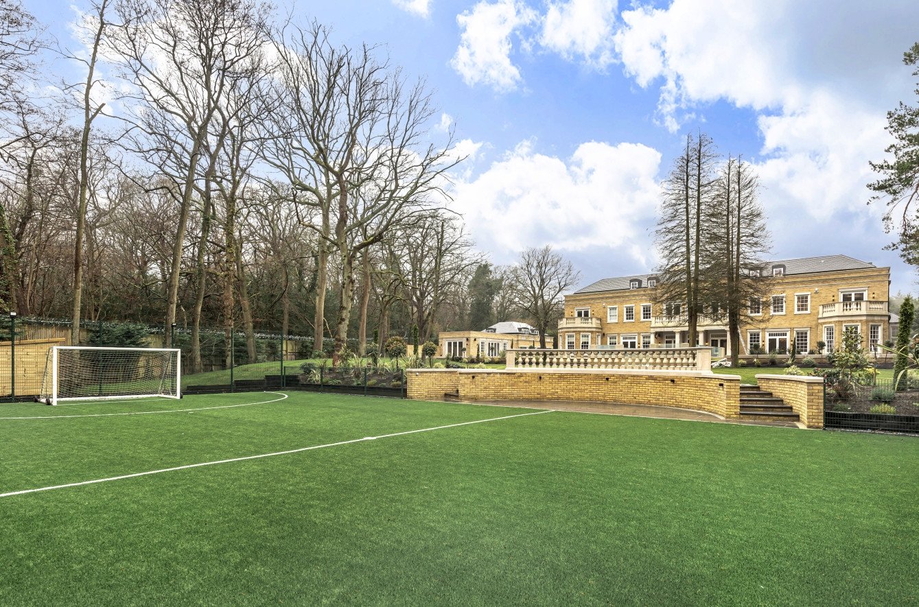 Detached House for sale in Holwood Park Avenue, Locksbottom, , BR6