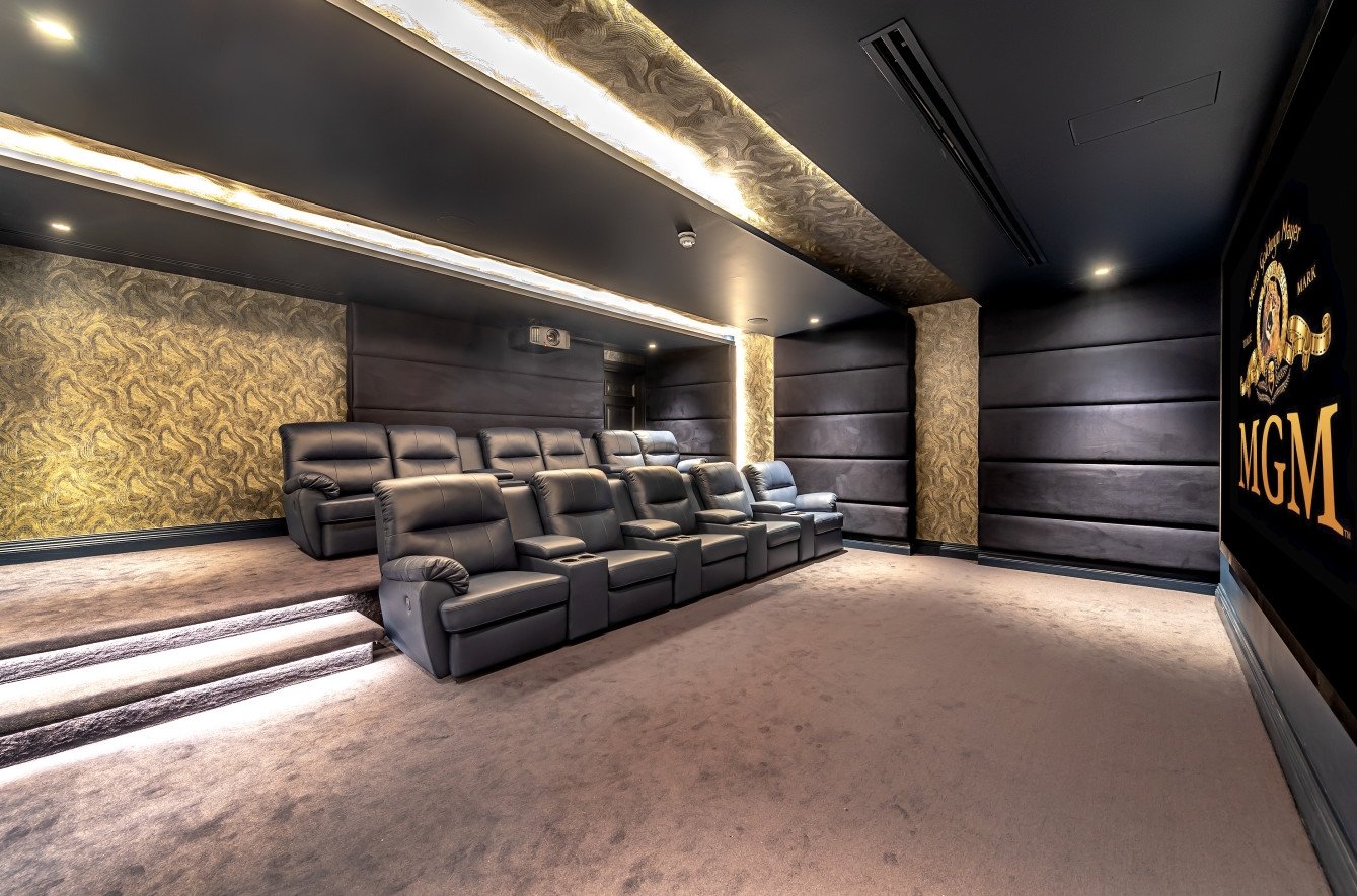 Detached House for sale in Holwood Park Avenue, Locksbottom, , BR6