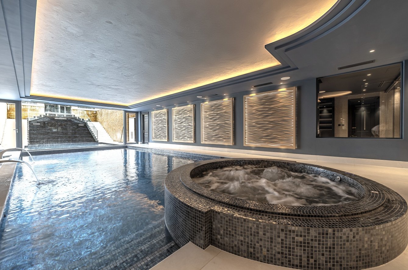 Detached House for sale in Holwood Park Avenue, Locksbottom, , BR6