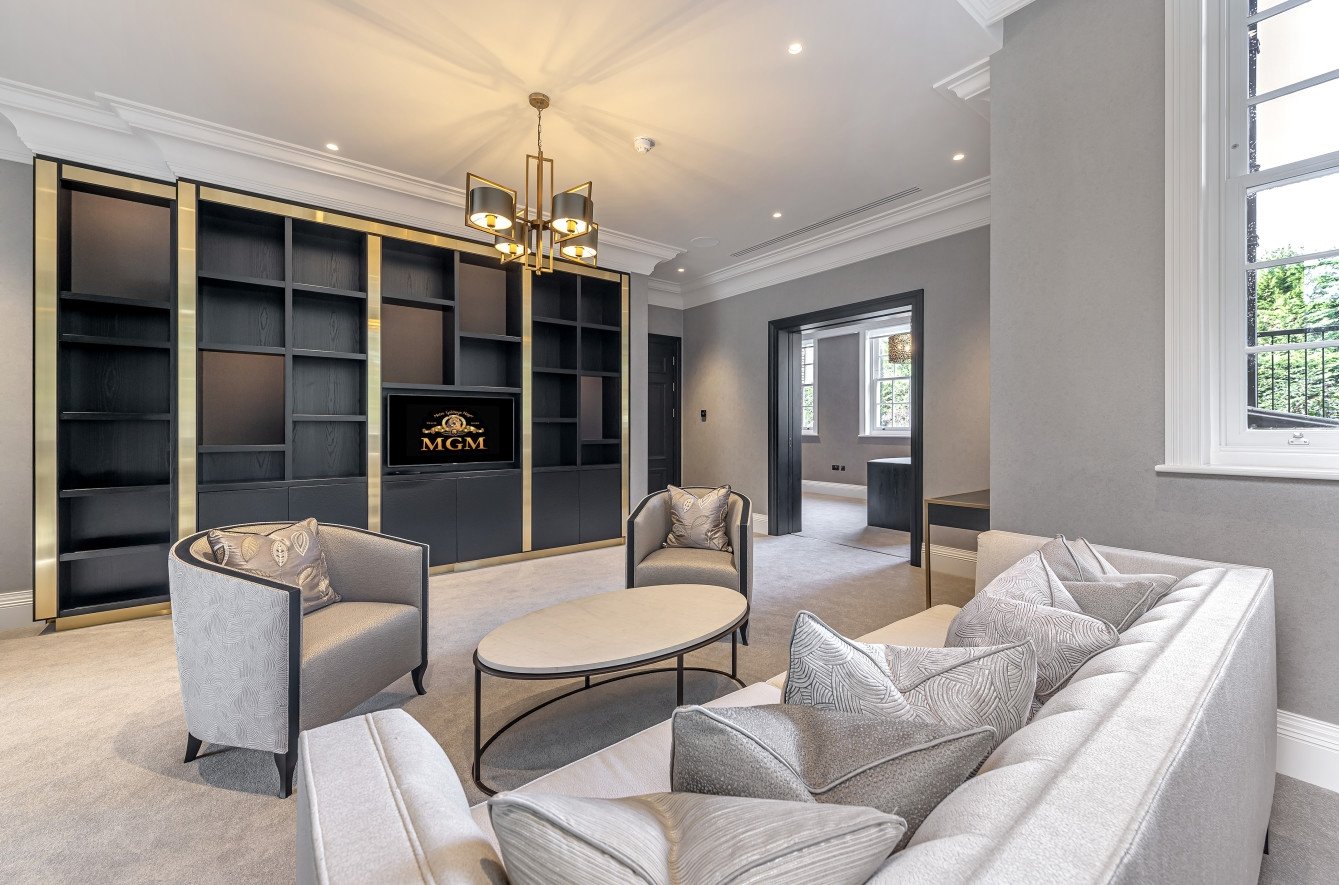 Detached House for sale in Holwood Park Avenue, Locksbottom, , BR6