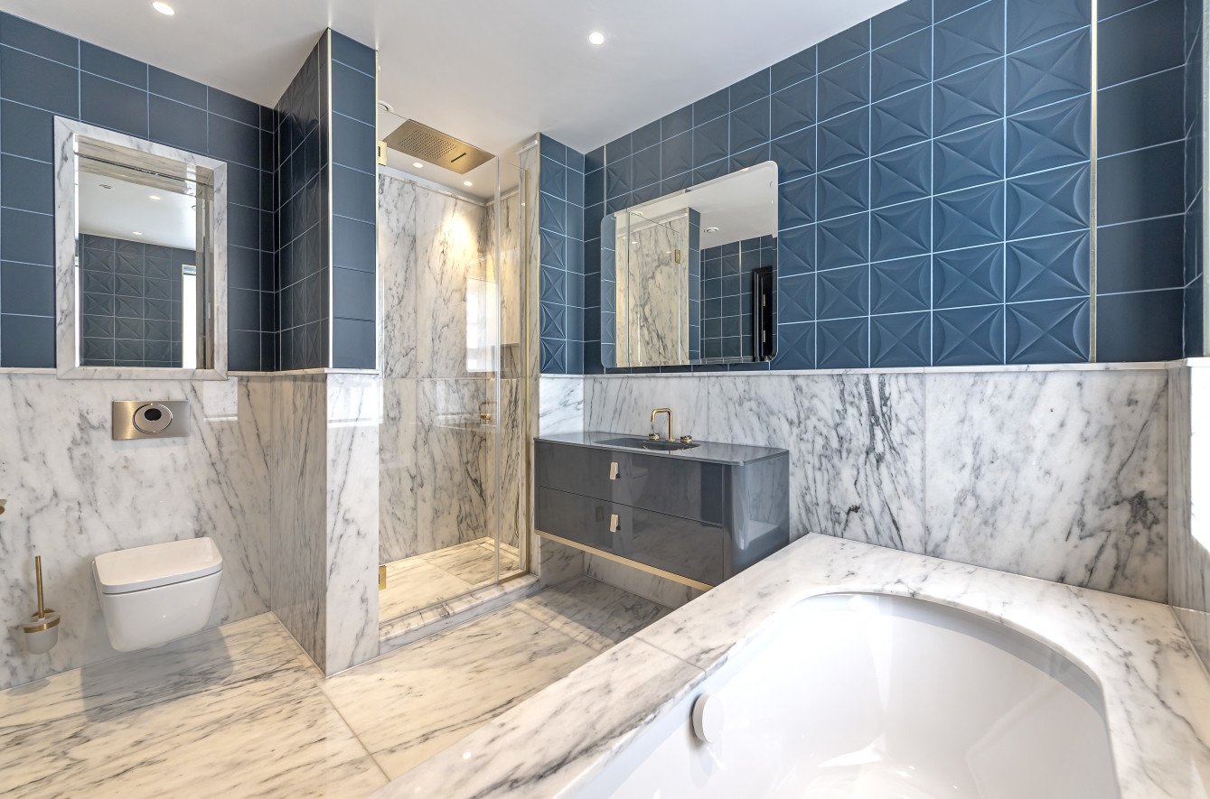 Detached House for sale in Holwood Park Avenue, Locksbottom, , BR6