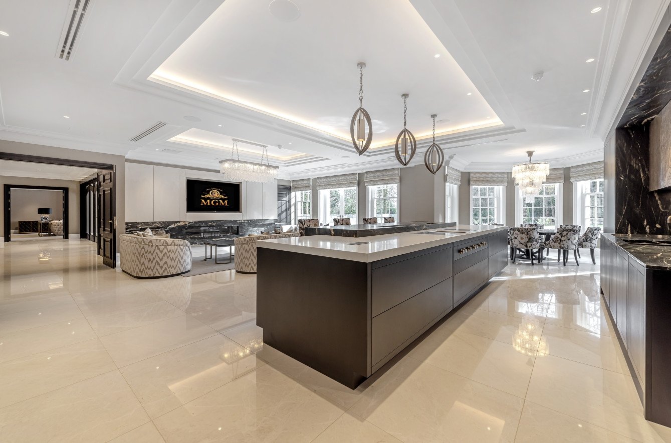 Detached House for sale in Holwood Park Avenue, Locksbottom, , BR6