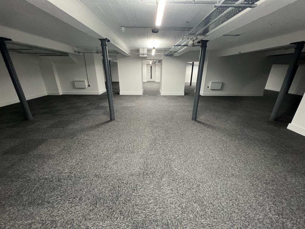 Retail,Leisure Institution,Office, Industrial for sale in 1622