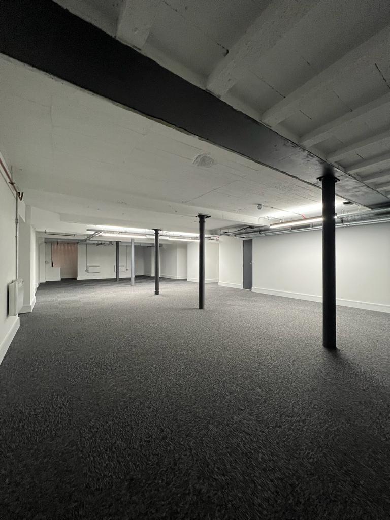 Retail,Leisure Institution,Office, Industrial for sale in 1622