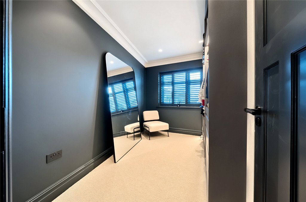 Semidetached House in Lakeside Drive, , BR2 Langford Russell