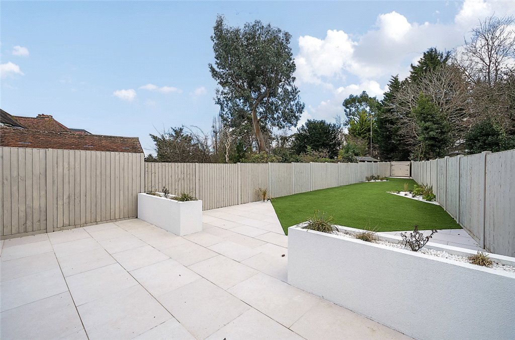 Semidetached House in Lakeside Drive, , BR2 Langford Russell