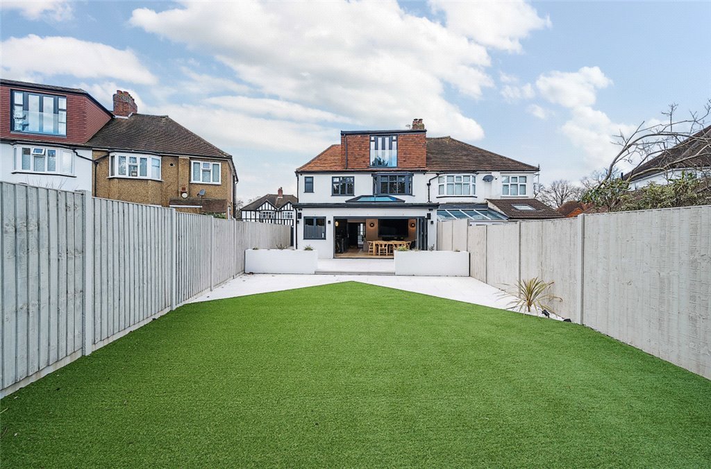 Semidetached House in Lakeside Drive, , BR2 Langford Russell