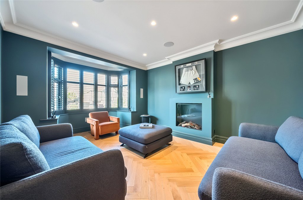 Semidetached House in Lakeside Drive, , BR2 Langford Russell