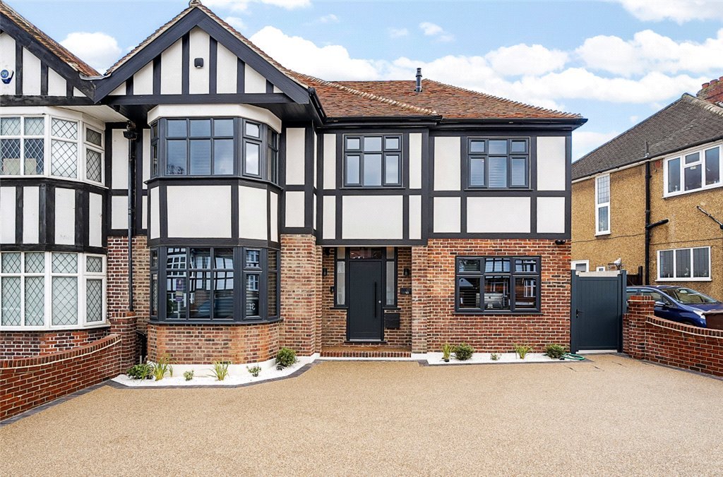 Semidetached House in Lakeside Drive, , BR2 Langford Russell