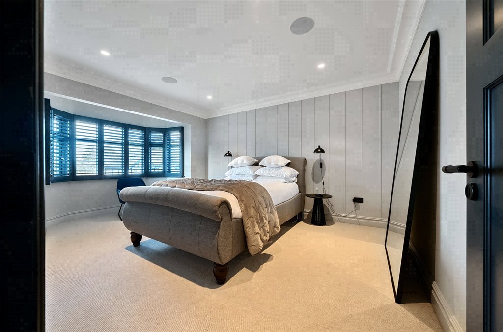 Semidetached House in Lakeside Drive, , BR2 Langford Russell